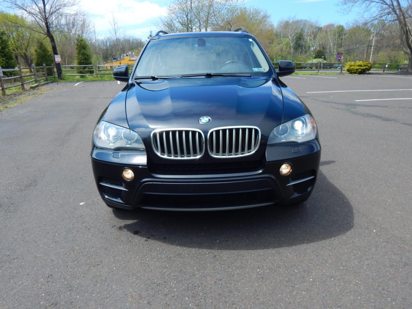 2013 Black /Ivory Leather BMW X5 Premium (5UXZV4C52D0) with an 3.0L 6 cylinder Turbo engine, Automatic transmission, located at 6528 Lower York Road, New Hope, PA, 18938, (215) 862-9555, 40.358707, -74.977882 - Here we have a nice 2013 BMW X5 with a 3.0L 6 cylinder turbo engine putting power to all 4 wheels via an automatic transmission. Options include: ivory colored leather, wood trim, keyless entry, cruise control, tilt steering wheel, power windows/locks/mirrors, power sunroof, power front seats, heat - Photo#8